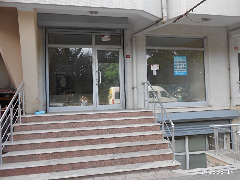 "" li̇badi̇ye caddesi̇ yanyol üzeri̇nde 45 m2 yüksek gi̇ri̇ş mutfakli ve wc.'li̇ grani̇t zemi̇nli̇ kepenkli̇ ""