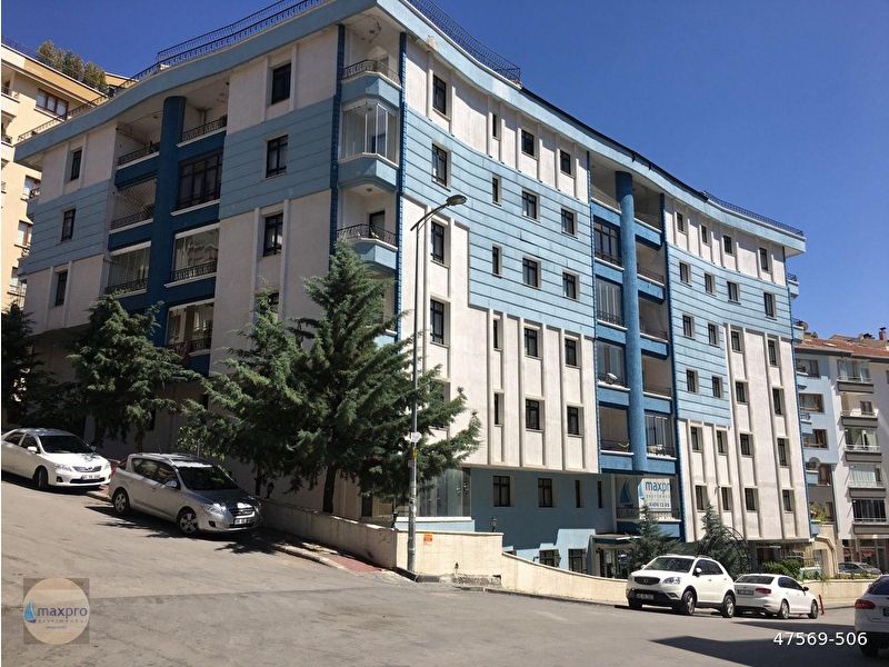 Cevi̇zli̇dere de merkezi̇ konumlu ön cephede satilik dai̇re (100 m2 1. kat 2+1 )