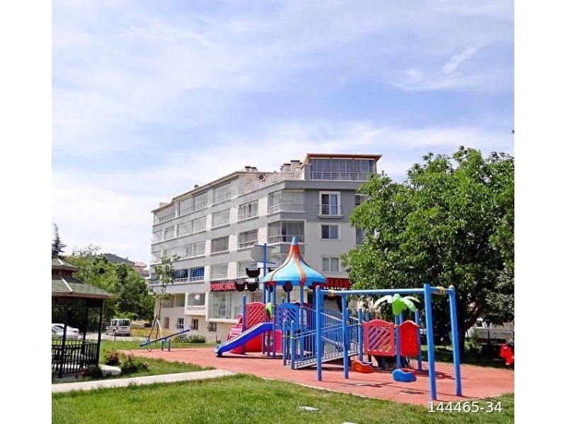 Hknn emlaktan asansörlü bi̇nada arakatta yapili 3+1 dai̇re