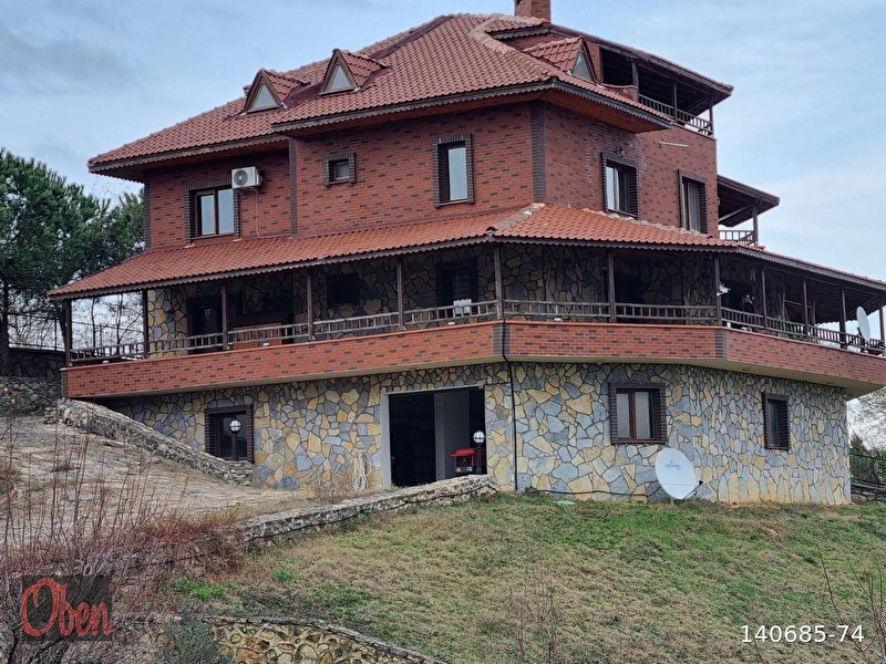 Gebze’de 19000 m2 arsa i̇çi̇nde 2 vi̇llali havuzlu muhteşem çi̇ftli̇k
