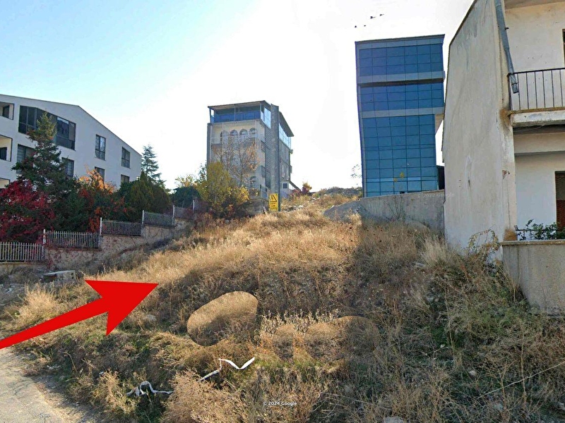 Yaşamkent yeni̇kent gi̇ri̇şte 226 m2 şi̇rket bi̇nasina uygun arsa