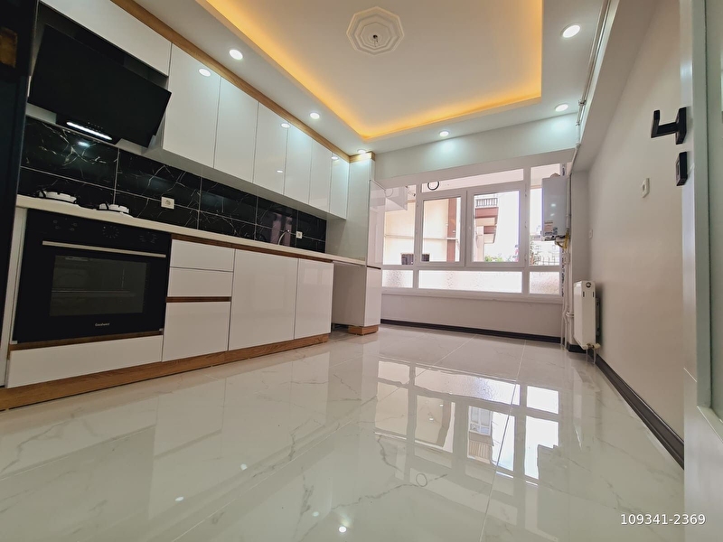 30 ağustos  mah acil satılık 3+1 full  yapılı  çok geniş çift banyolu daire