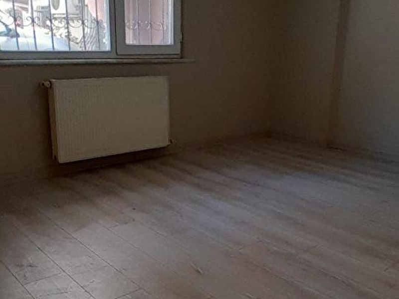 Fatih kocamustafapaşa mah.giriş katı 2+1 sitede kuğu emlaktan kiralık daire