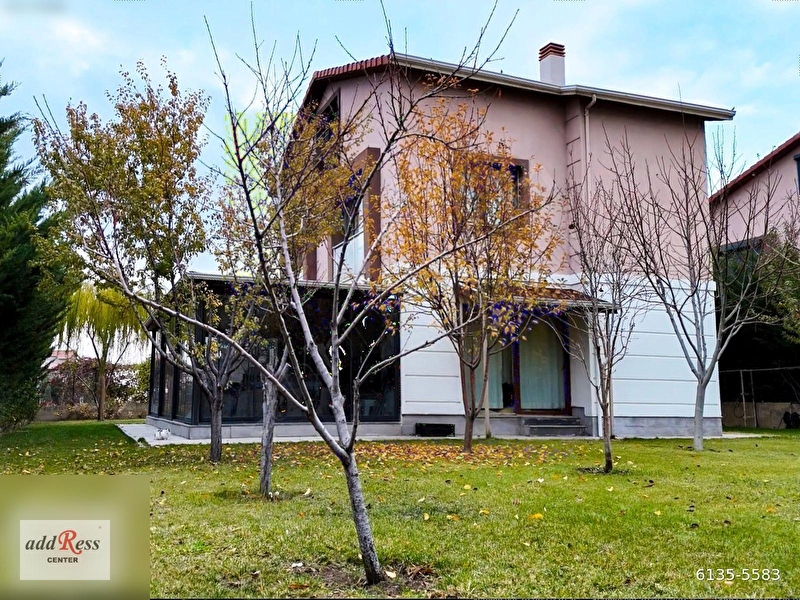 1 dönüm arsa i̇çeri̇si̇nde,yalitimli,400m2,5+1 full yapili vi̇lla