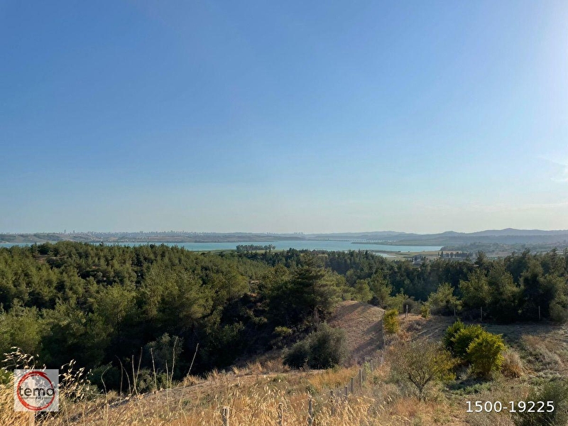 Karaömerli̇’de göl manzarali 6,250m2 satilik tarla