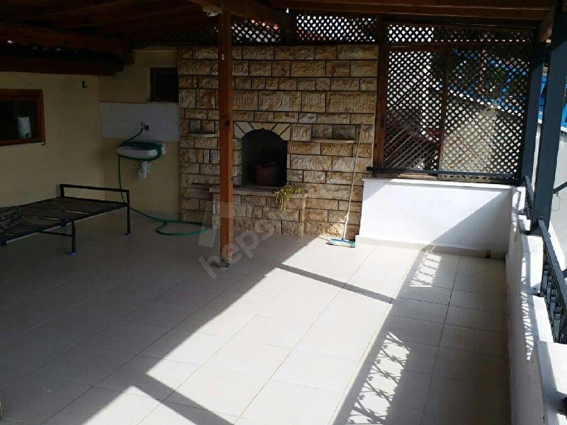 250 tl ogretmenler mah de terasli 1 1 cok kullanisli temiz daire