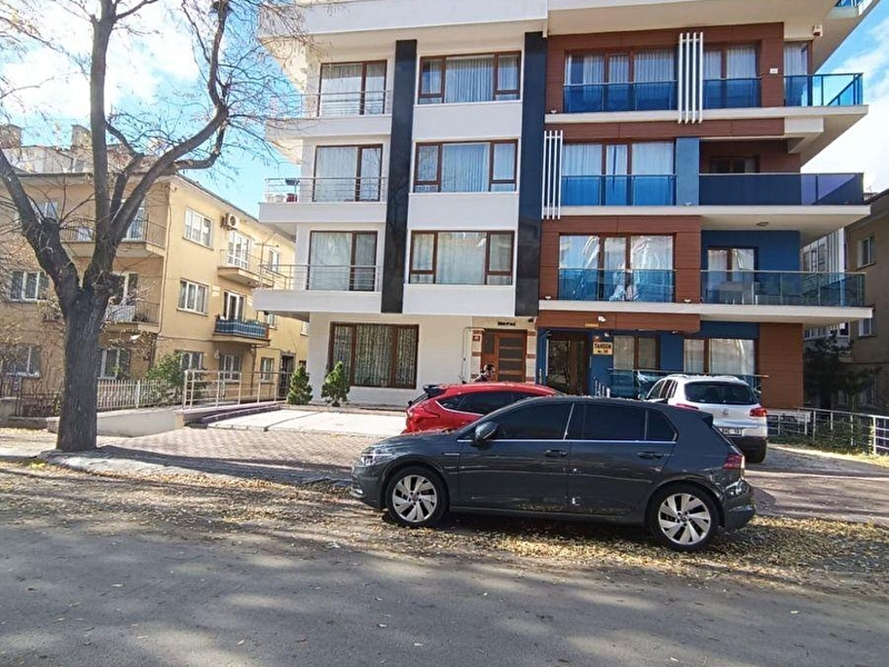 Garden'den yeni̇ bi̇nada katta ön cephe kombi̇li̇,asansörlü 3+1 satilik dai̇re