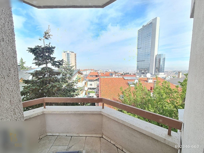 Gazi̇osmanpaşa koza sokakta 5+1 satilik dai̇re