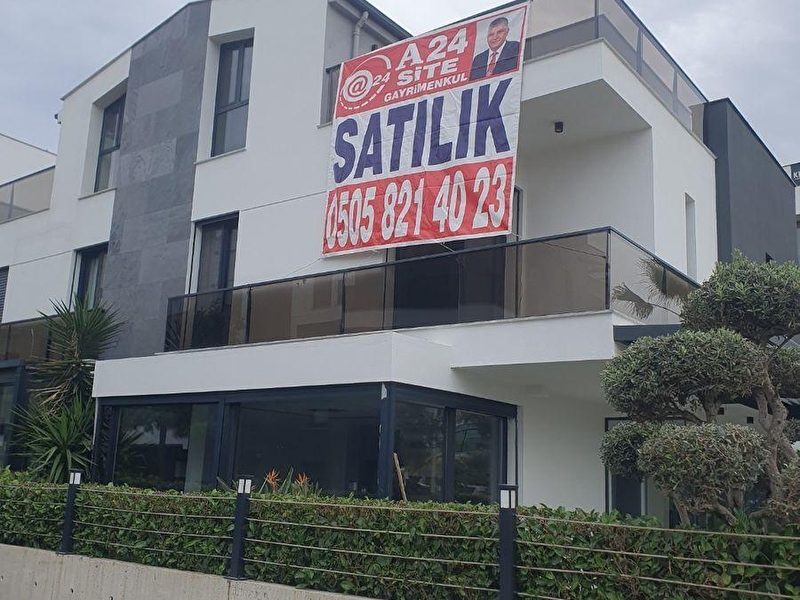 Güzelbahçe maltepe de deni̇ze çok yakin lüx vi̇lla,