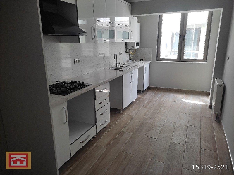 Kiziltandan 2+1 asansörlü,lüks yapili ön cepheli̇ orta kat dai̇re