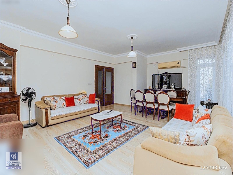 Konyaalti toros mahallesi̇nde ara kat satilik 3+1 dai̇re