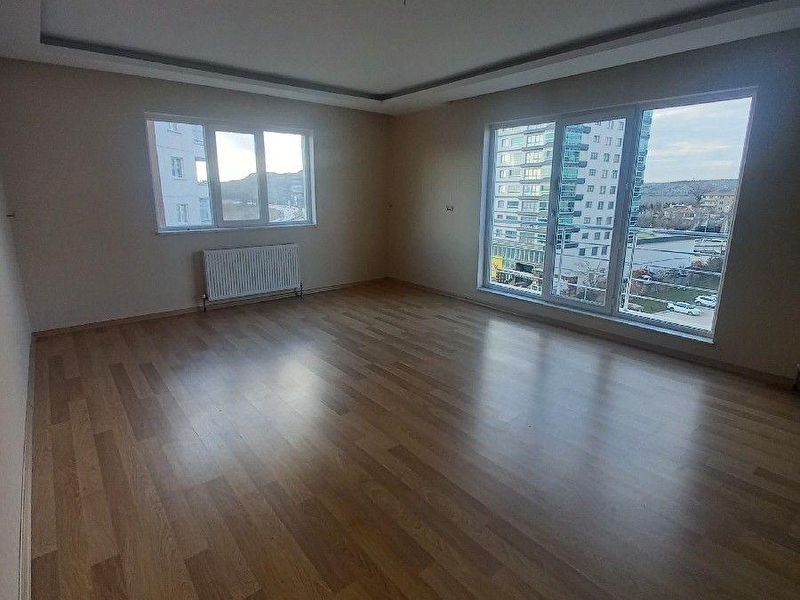 Çakirlar büyük göbek yani ki̇ralik dai̇re  4+1  boş