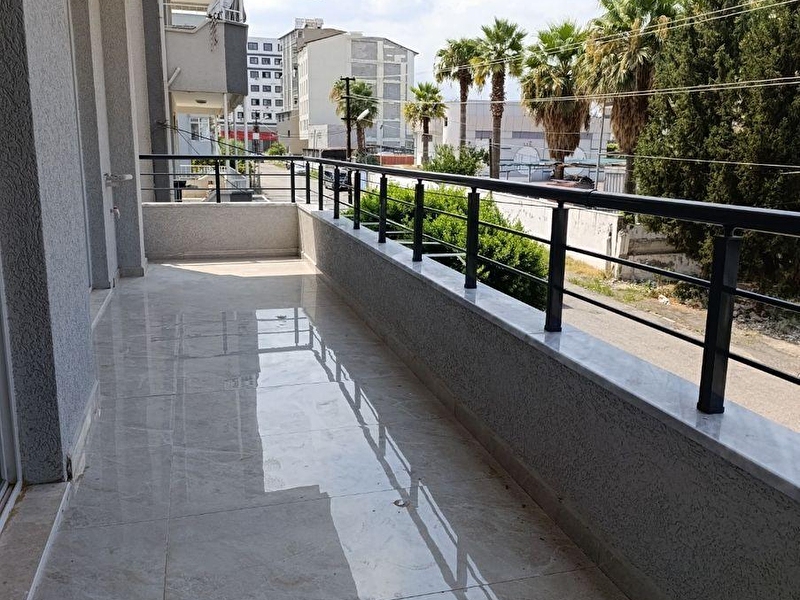 Numune mah. 145 m2 3+1 yeni̇ sifir dai̇re e-5 i̇le geli̇şi̇m hast. arasinda