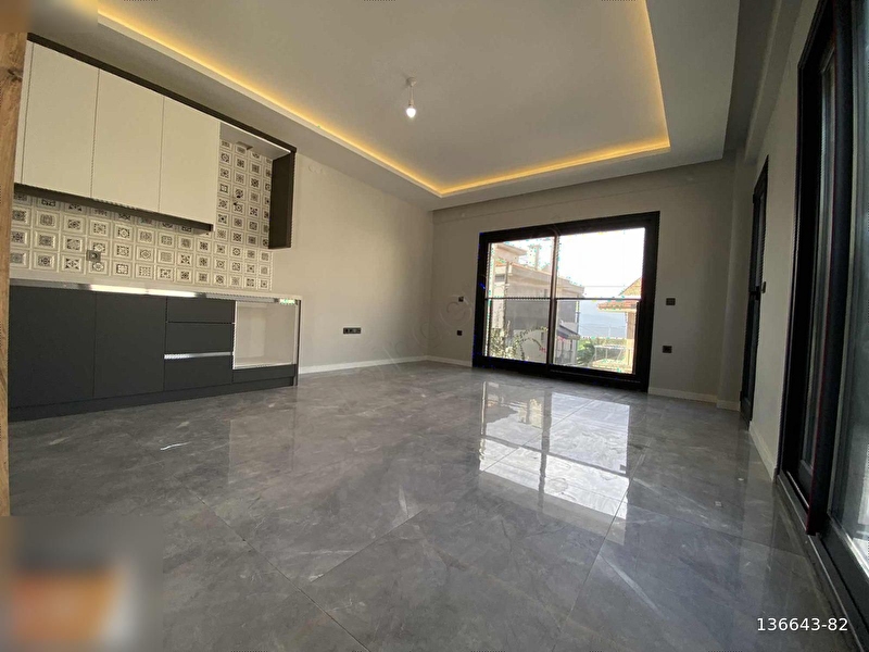 Urla kalabak dadenize manzaralı merkeze yakın 4+1 sıfır villa