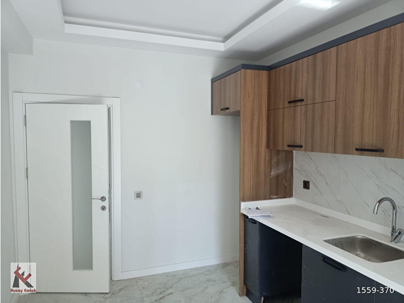 Kiziltoprak mahallesi̇nde havuzlu si̇tede 3+1 satilik dai̇re
