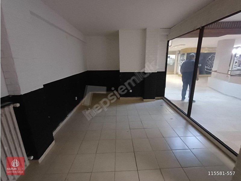 Kadıköy'de Bakımlı İş Merkezi İçerisinde 18 M Kiralık Ofis 