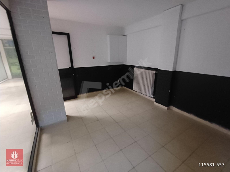 Kadıköy'de Bakımlı İş Merkezi İçerisinde 18 M Kiralık Ofis 