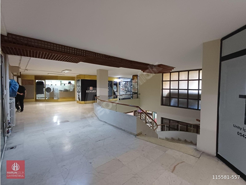 Kadıköy'de Bakımlı İş Merkezi İçerisinde 18 M Kiralık Ofis 