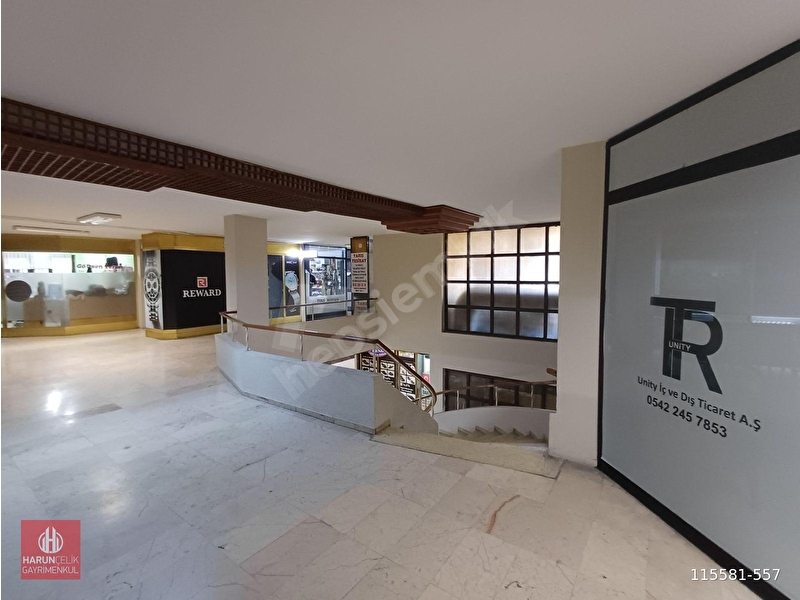 Kadıköy'de Bakımlı İş Merkezi İçerisinde 18 M Kiralık Ofis 