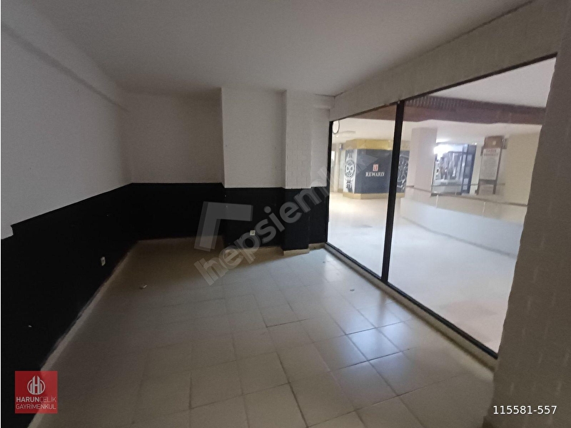 Kadıköy'de Bakımlı İş Merkezi İçerisinde 18 M Kiralık Ofis 