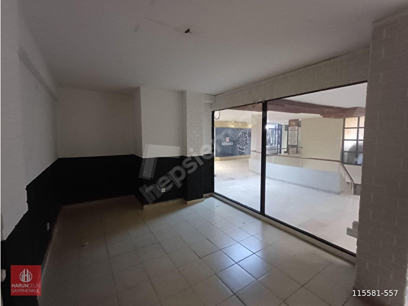 Kadıköy'de Bakımlı İş Merkezi İçerisinde 18 M Kiralık Ofis 