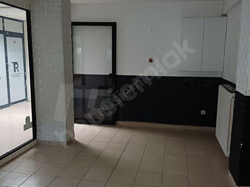 Kadıköy'de Bakımlı İş Merkezi İçerisinde 18 M Kiralık Ofis 