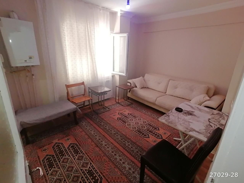 Yeni̇bosna metro metrobüse yakin bekara ki̇ralik eşyali 2+1 dai̇re
