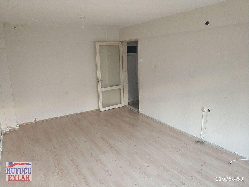 1 200 Tl Buca Hasanaga Bahcesi Yakini Dogalgazli 3 1 Arakat Kiralik Daire