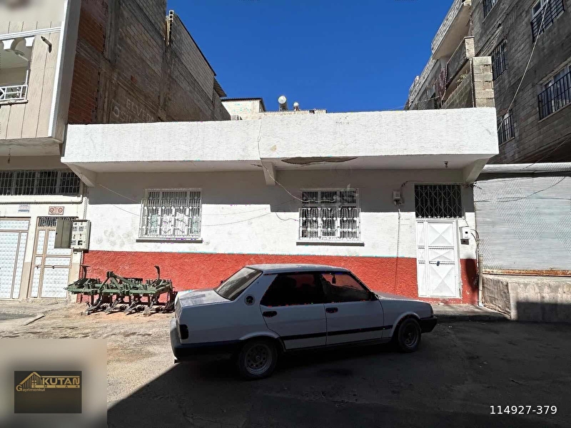 Ni̇zi̇p emni̇yet müdürlüğü ci̇varinda satilik müstaki̇l ev 210.m2