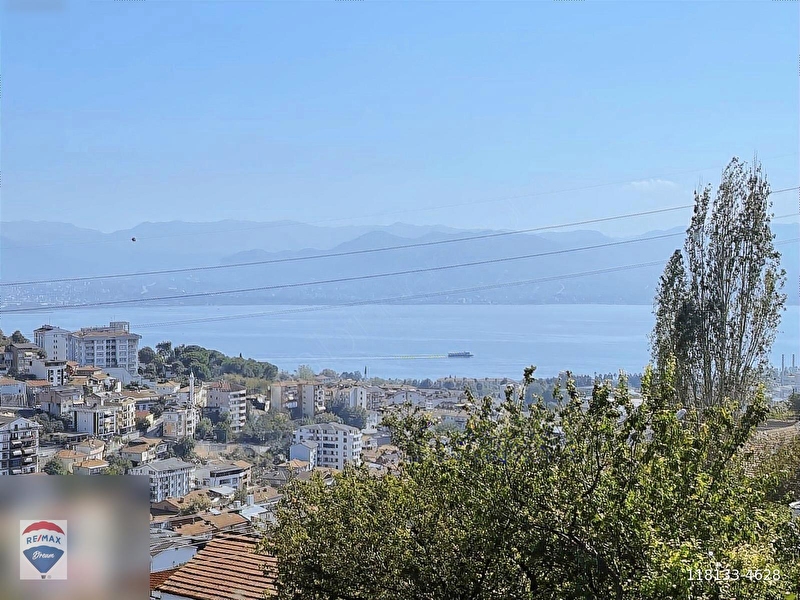 Gültepe'de full deni̇z manzarali 3+1 ki̇ralik dai̇re