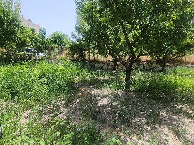 Satilik 1020 m2 arsa  b+4