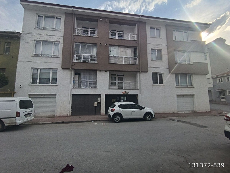 Emek mah. di̇lek cad.'si̇ yakini satilik 2+1 dai̇re
