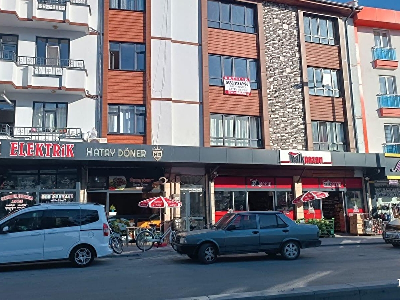 Konya karapinar cadde üzeri̇nde satilik 3+1 dai̇re