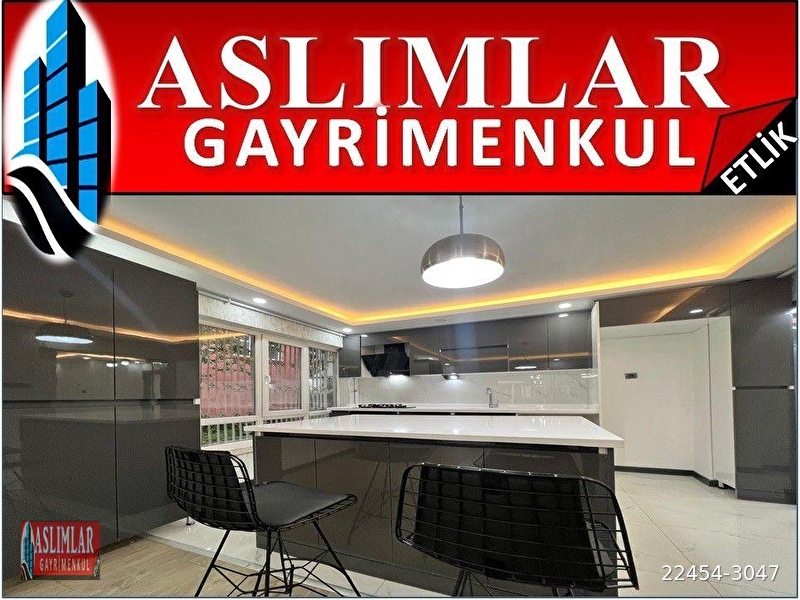 Aslimlar'dan aşağieğlence göbeğe 500 m yüksek ki̇ra geti̇ri̇li̇ 2+1 ulta lüks bahçe çikişli