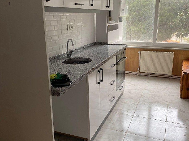Bandirma özlem emlaktan paşakonak mahallesi̇nde full tadi̇latli si̇te i̇çi̇nde ki̇ralik dai̇re