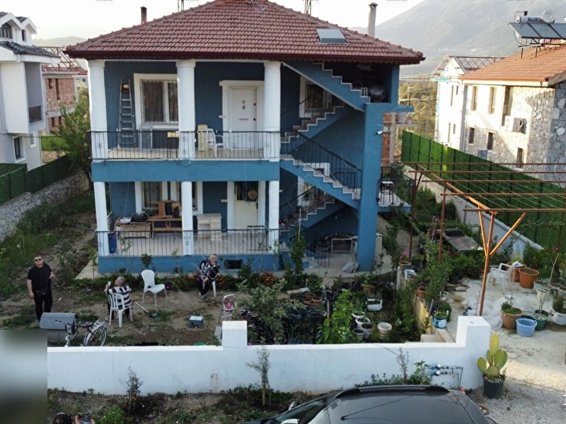 Aci̇l fethi̇ye üzümlü merkezde muhteşem müstaki̇l bahçeli̇ ev