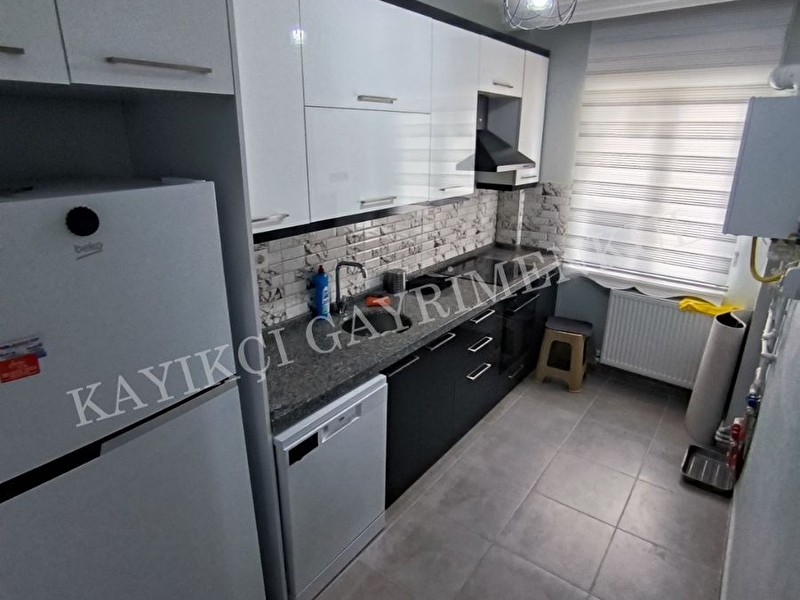 Kayikçi gayri̇menkul'den  17 eylül mahallesi̇nde çarşiya yakin 2+1 yüksek gi̇ri̇ş satilik