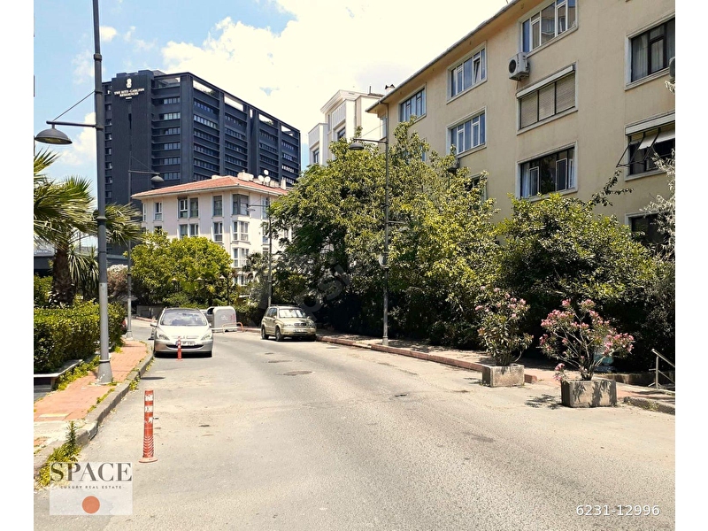 Teşvikiye Valikonağı Bitiminde Arsası Ve Arsa Payı Büyük Satılık Daire En