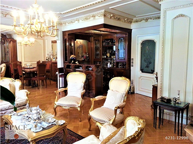 Teşvikiye Valikonağı Bitiminde Arsası Ve Arsa Payı Büyük Satılık Daire En