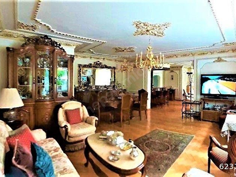 Teşvikiye Valikonağı Bitiminde Arsası Ve Arsa Payı Büyük Satılık Daire En