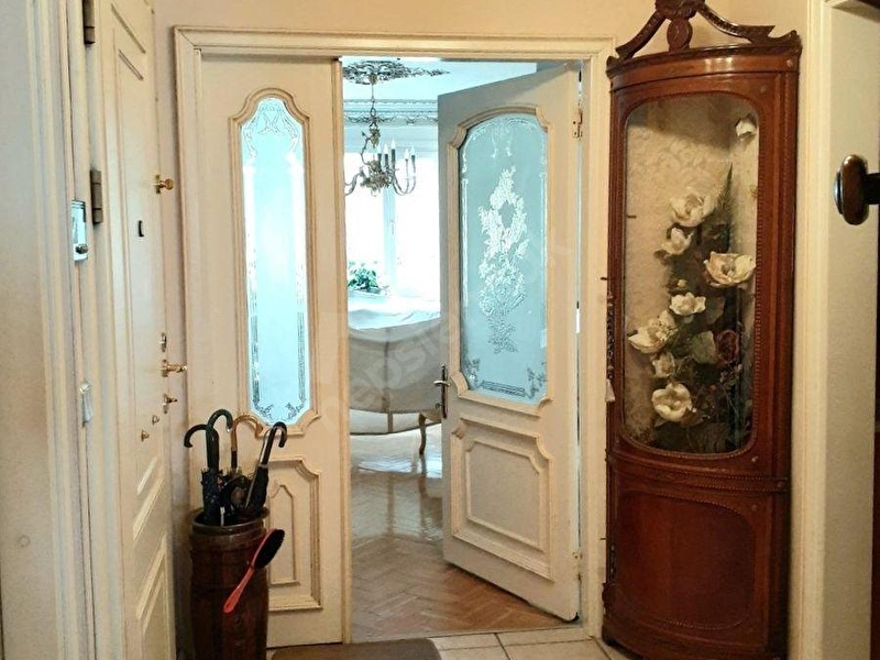 Teşvikiye Valikonağı Bitiminde Arsası Ve Arsa Payı Büyük Satılık Daire En