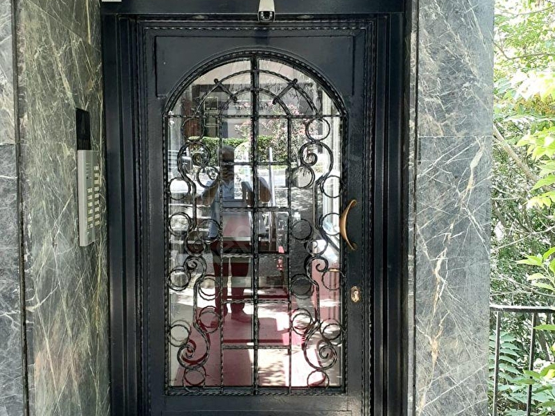 Teşvikiye Valikonağı Bitiminde Arsası Ve Arsa Payı Büyük Satılık Daire En