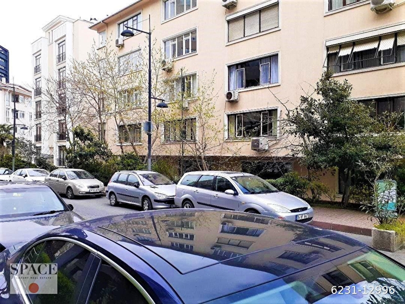 Teşvikiye Valikonağı Bitiminde Arsası Ve Arsa Payı Büyük Satılık Daire En