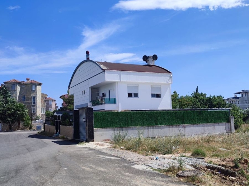 Dr. bari̇das'tan satılık arsa