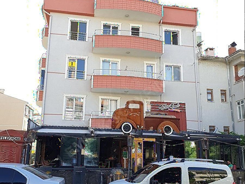 1 emlak'da cadde üstü muhteşem konumda satilik 5 adet 1+1 dai̇re