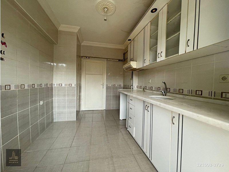 İnci̇rli̇''de cadde üzeri̇ yatirima uygun 2+1 dai̇re !!!