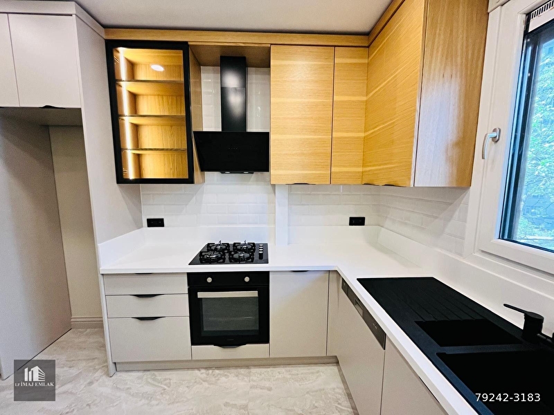 Caddebostan sahi̇lde cemi̇l topuzlu cad. 1 mehtap sokakta  yeni̇ bi̇nada2+1 lüks satilik dai̇re