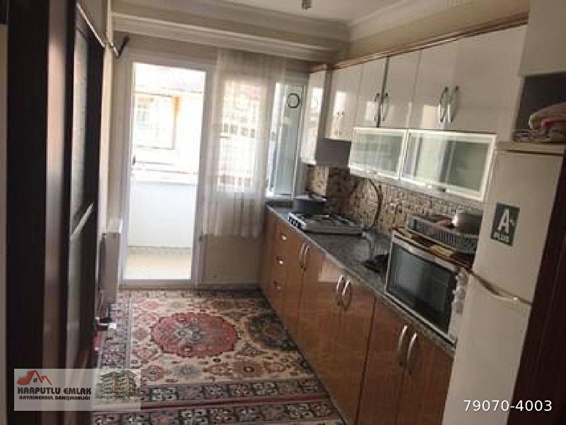 Esenyurt şehi̇tler mah. doğalgazli arakat 2+1 satilik dai̇re