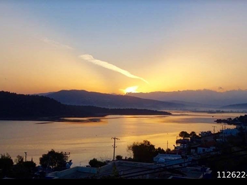 Köşe başı 2 banyolu bahçeli satılık ev , bodrumda satılık daire site i̇çerisinde son fiyat i̇ndirimli!