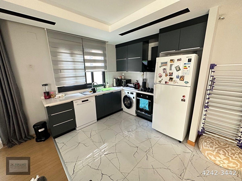 Toros caddesi̇ne yakin si̇te i̇çeri̇si̇nde satilik 3+1’den 2+1’e çevri̇lmi̇ş ekstrali lüks dai̇re!!!kombi̇li̇